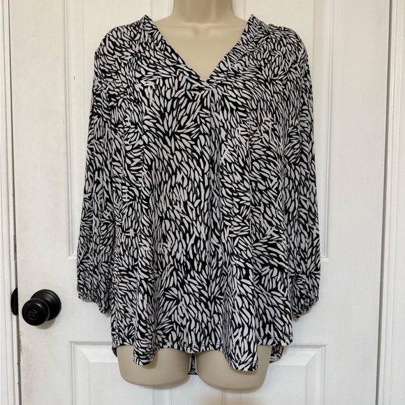 Vince Camuto Black White Abstract V-Neck Blouse Long Sleeve Size L - Picture 3 of 4